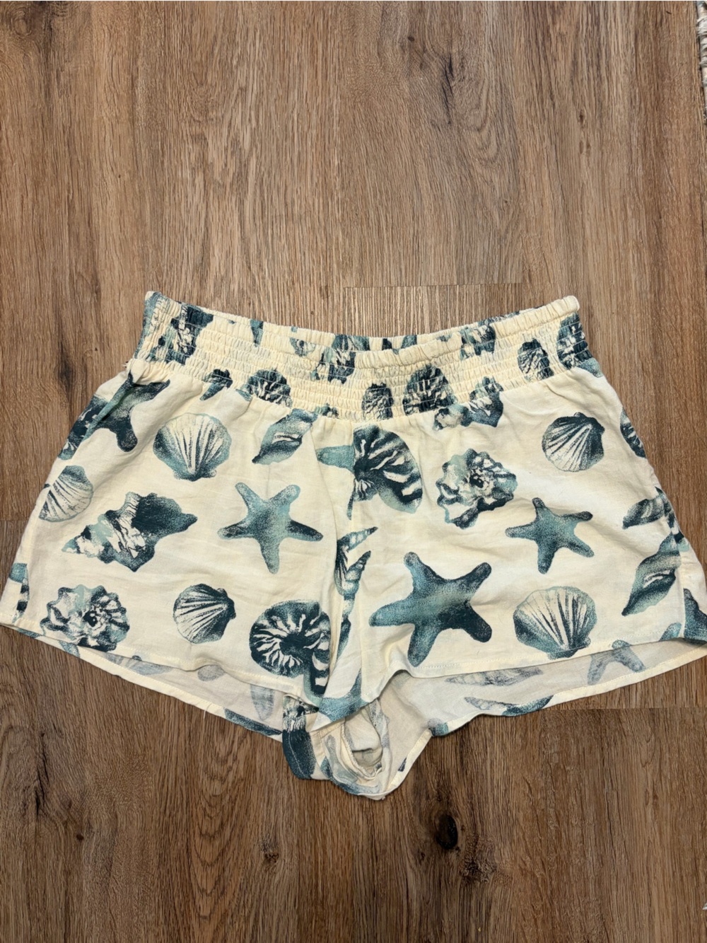 Women’s O'Neill Cream & Blue Beach Shell Print Crop Summertime Shorts